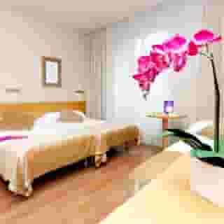 Victoria 4 Puerta del Sol, 2 of 5