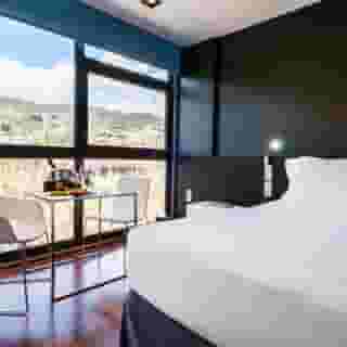 Ikonik Angli, 1 of 5