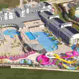 Dream World Palace, 3 of 5