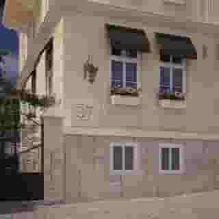 Gallery 37, BW Premier Collection, 4 of 5