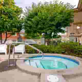 Econo Lodge Inn & Suites N. Vancouver, 2 of 5
