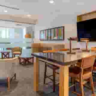 Holiday Inn Express & Suites Phoenix Dwtn - State, 2 of 5