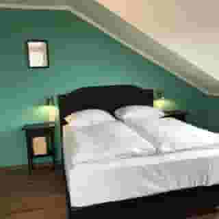 Hotel Mystique, 5 of 5