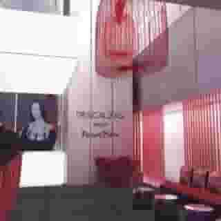 Room Mate Laura, 1 of 5