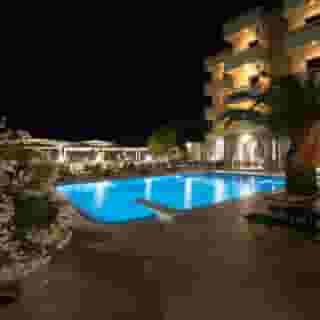 Top Hotel, 2 of 5