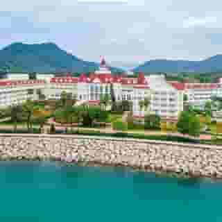 Hong Kong Disneyland Hotel, 2 of 5