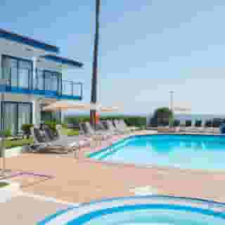 Los Caribes Apartments, 1 of 5
