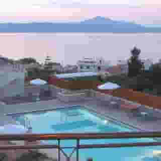 Sunrise Suites, 2 of 5