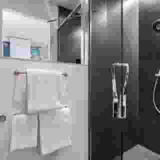 the niu Hide, 3 of 5