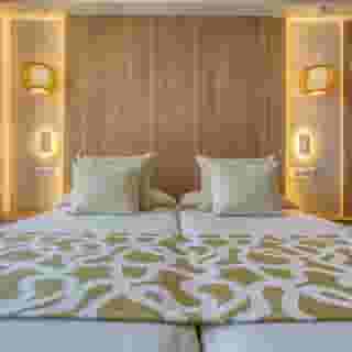 Ona Palmira Paguera, 3 of 5