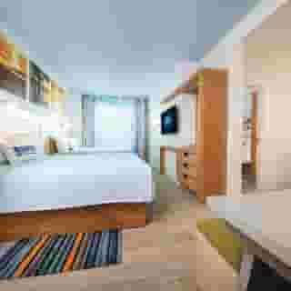 Universal's Endless Summer Resort - Dockside Inn & Suites, 3 of 5