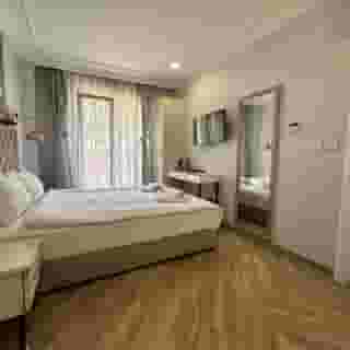 Good Night Hotel, 4 of 5