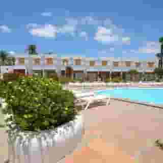 Las Brisas Apartments, 3 of 5