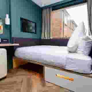 The Devlin Dublin, 3 of 5