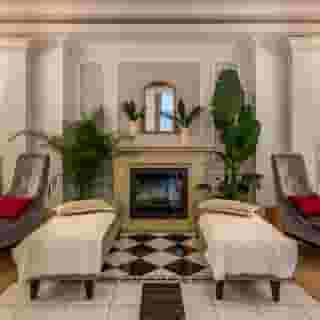 Queen's Court Hotel and Residence, 5 of 5