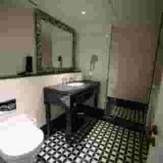 The LaLiT London, 4 of 5