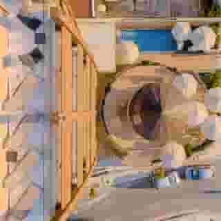 Bellevue Suites, 2 of 5