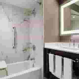 Embassy Suites by Hilton Toronto Airport, 3 of 5