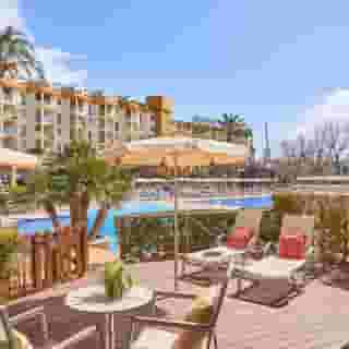 Zafiro Tropic, 4 of 5