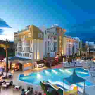 Grand Cettia, 3 of 5