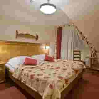 Helan Family & Garden, 1 of 5