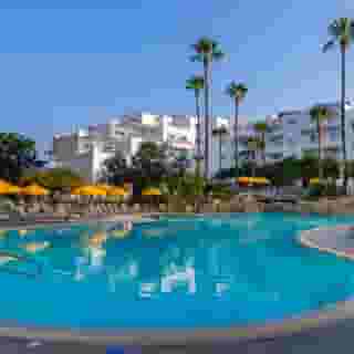 Mayfair Gardens & Hotel, 4 of 5