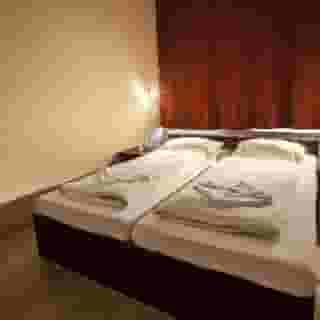 Prater Residence, 3 of 5