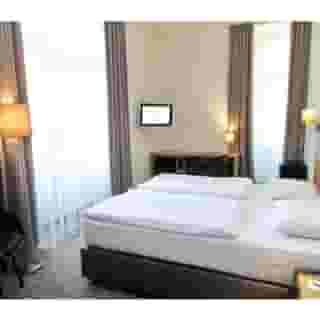 City Hotel Ring, 2 of 5