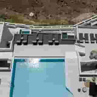 Hom Santorini, 1 of 5