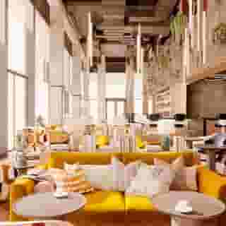 Pullman Lyon, 4 of 5