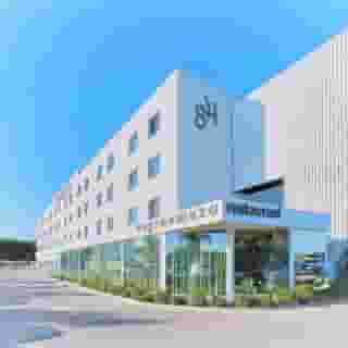 8piuhotel, 1 of 5