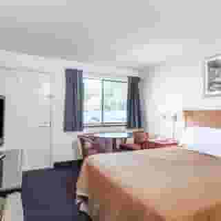 Econo Lodge Edmonds North Seattle, 2 of 5