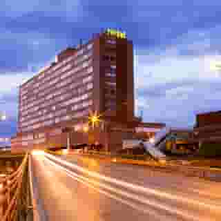 Weare Chamartin, 1 of 5