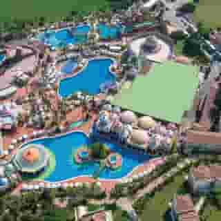 Kamelya Collection Aishen Club, 3 of 5