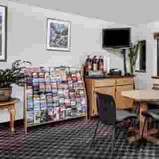 Econo Lodge Edmonds North Seattle, 1 of 5