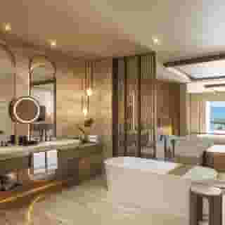 Regnum Crown Hotel, 3 of 5