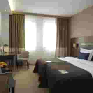 In Hotel Belgrade, 2 of 5