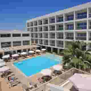 Nelia Gardens, 1 of 5