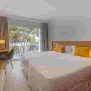 HM Isabela – Adults Only (18+), 4 of 5