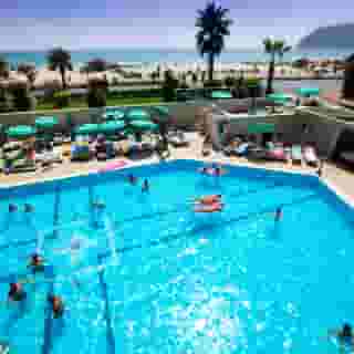 Big Blue Sky Hotel, 2 of 5