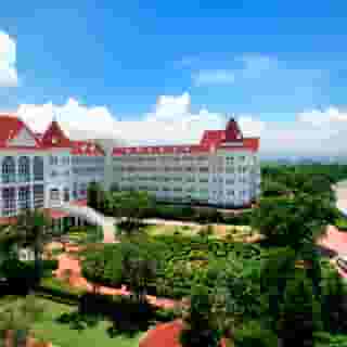 Hong Kong Disneyland Hotel, 2 of 5