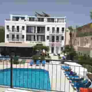 Cemre, 3 of 5