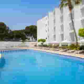 HM Isabela – Adults Only (18+), 2 of 5