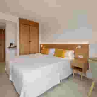 HM Isabela – Adults Only (18+), 5 of 6