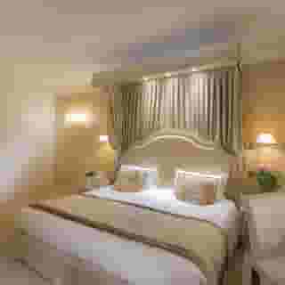 A La Commedia, 2 of 5