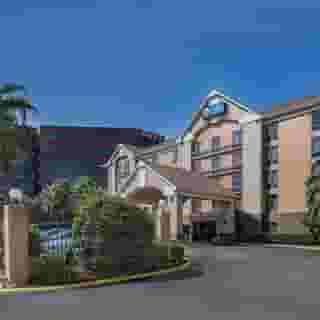 Comfort Inn & Suites Southwest Fwy, 1 of 5