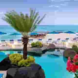 Crystal Cove by Elegant Hotels, 1 of 5