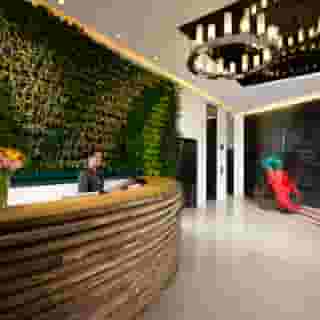 Madera Hong Kong, 1 of 5