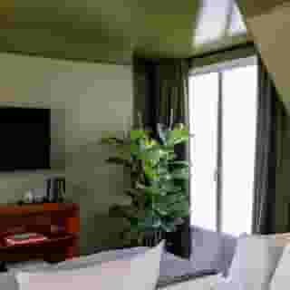 La Conversation, 2 of 5