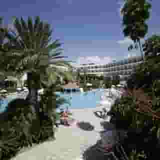 Avanti Hotel, 4 of 5